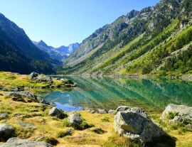 Lais Puzzle - Der Gaube-See im Sommer mit dem Berg Vignemale im Hintergrund, einem Berg der Pyrenäen - 1.000 Teile
