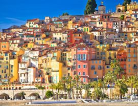 Lais Puzzle - Bunte Fassaden der Côte d Azur-Stadt Menton mit Blick auf Strand und Architektur - 1.000 Teile