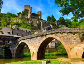Lais Puzzle - Belcastel - wunderschönes berühmtes touristisches Dorf im Aveyron, Frankreich - 1.000 Teile