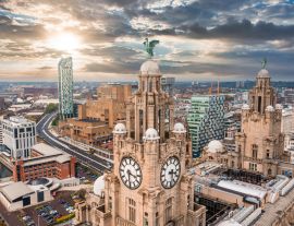Lais Puzzle - Luftaufnahme des Turms des Royal Liver Building in Liverpool, Großbritannien, bei schönem Sonnenuntergang - 1.000 Teile