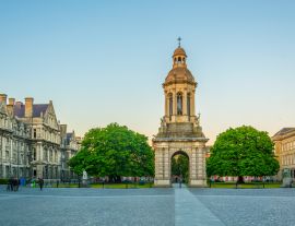 Lais Puzzle - Campanile im Inneren des Campus des Trinity College in Dublin, Irland - 1.000 Teile