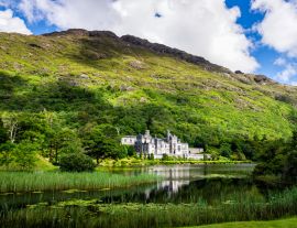 Lais Puzzle - Kylemore Abbey mit Spiegelung im See am Fuße eines Berges. Connemara, Irland - 1.000 Teile