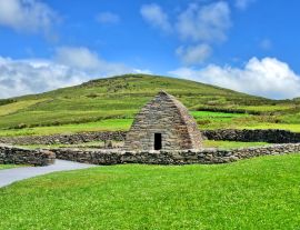 Lais Puzzle - Das Gallarus Oratorium im Sonnenschein - eine Kapelle auf der Dingle-Halbinsel, County Kerry, Irland - 1.000 Teile