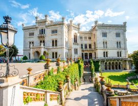 Lais Puzzle - Schloss Miramare mit Gärten am Golf von Triest im Nordosten Italiens - 1.000 Teile