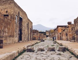 Lais Puzzle - Die berühmte antike Stätte von Pompeji, in der Nähe von Neapel. Sie wurde durch den Ausbruch des Vesuvs vollständig zerstört. - 1.000 Teile