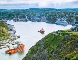 Lais Puzzle - Ein Boot fährt durch den Narrow Waterway bei Saint John, Neufundland, Kanada - 1.000 Teile