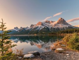 Lais Puzzle - Sonnenaufgang am Mount Rundle mit farbenfroher Himmelsreflektion am Rundle Forebay Reservoir im Herbst in Canmore - 1.000 Teile