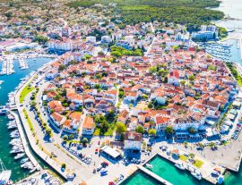 Lais Puzzle - Kroatien, Stadt Biograd na Moru an der Adria, Luftaufnahme des Yachthafens und des historischen Stadtzentrums - 1.000 Teile