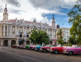 Lais Puzzle - Kubanische bunte Oldtimer vor dem Gran Teatro - Havanna, Kuba - 1.000 Teile