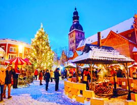 Lais Puzzle - Nächtliches Stadtbild mit Weihnachtsmarkt auf dem Domplatz im winterlichen Riga, Lettland - 1.000 Teile