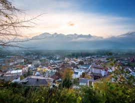 Lais Puzzle - Luftaufnahme von Vaduz bei Sonnenuntergang mit Appenzeller Alpen im Hintergrund - Vaduz, Liechtenstein - 1.000 Teile
