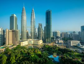 Lais Puzzle - Stadtbild von Kuala Lumpur Panorama bei Sonnenaufgang. Panoramabild eines Wolkenkratzers in Kuala Lumpur, Malaysia Skyline mit blauem Himmel - 1.000 Teile
