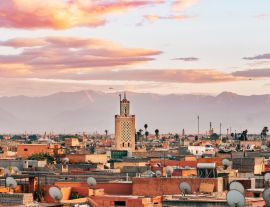 Lais Puzzle - Panoramablick auf die Medina von Marrakesch mit dem Atlasgebirge im Hintergrund, Marokko - 1.000 Teile