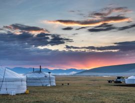 Lais Puzzle - mongolische Gers in einer Landschaft - 1.000 Teile