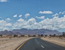 Lais Puzzle - Asphaltstraße mit Bergen am Horizont, Namibia - 1.000 Teile