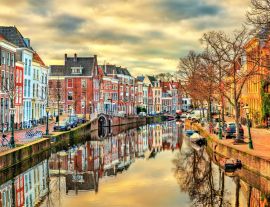 Lais Puzzle - Traditionelle Häuser an einer Gracht in Leiden, Niederlande - 1.000 Teile