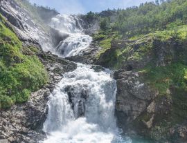 Lais Puzzle - Kjosfossen ist ein Wasserfall in der Gemeinde Aurland im Bezirk Vestland, Norwegen - 1.000 Teile