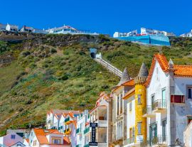 Lais Puzzle - Blick auf eine Standseilbahn in Nazare, Portugal - 1.000 Teile