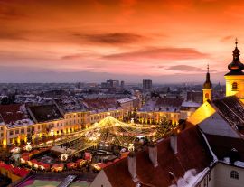 Lais Puzzle - Weihnachtsmarkt in Sibiu, Siebenbürgen, Rumänien. Wunderschöner Sonnenuntergang im Herzen von Siebenbürgen. Stadt auch bekannt als Hermannstadt - 1.000 Teile