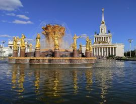 Lais Puzzle - Die Ausstellung der Errungenschaften der Volkswirtschaft (VDNH-Park) ist ein beliebtes touristisches Wahrzeichen in Moskau, Russland. Schöner goldener Brunnen "Freundschaft der Völker" - 1.000 Teile