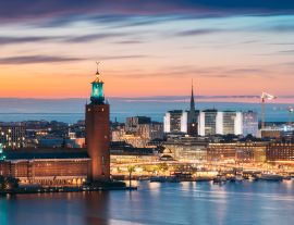 Lais Puzzle - Stockholm, Schweden. Blick auf die Skyline des berühmten Stockholmer Rathausturms und der St. Clara oder St. Klara Kirche - 1.000 Teile