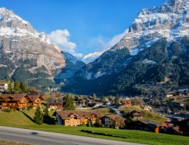 Lais Puzzle - Panoramablick auf das schöne Bergdorf Grindelwald in der Schweiz - 1.000 Teile