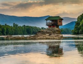 Lais Puzzle - Einsames Haus am Fluss Drina in Bajina Basta, Serbien - 1.000 Teile