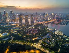 Lais Puzzle - Luftaufnahme des Finanzdistrikts von Singapur bei Sonnenuntergang mit Wolkenkratzern und schönem Himmel. Singapur Stadtzentrum - 1.000 Teile