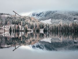 Lais Puzzle - Skisprungschanze in winterlicher Natur. Slowakei, Hohe Tatra, Strbske pleso - 1.000 Teile