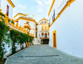 Lais Puzzle - Typische sevillanische Straße in der Nähe der Stierkampfarena von La Maestranza - 1.000 Teile