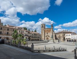 Lais Puzzle - Schöne Landschaftsaufnahme der Plaza Mayor de Trujillo in Extremadura, Spanien, an einem hellen Tag - 1.000 Teile