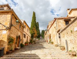 Lais Puzzle - Pollenca auf Mallorca Treppenaufgang zur Kirche El Calvari Urlaub Luftbild in Spanien - 1.000 Teile