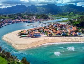 Lais Puzzle - Panoramablick auf die Stadt Ribadesella. Asturien, Spanien - 1.000 Teile