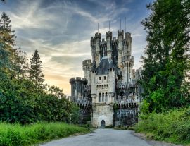 Lais Puzzle - das verwunschene Schloss von Butron in Bilbao, Spanien - 1.000 Teile