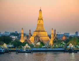 Lais Puzzle - Beleuchteter Tempel der Morgenröte oder Wat Arun und Thonburi Westufer des Chao Phraya River bei Sonnenuntergang. Bangkok, Thailand - 1.000 Teile