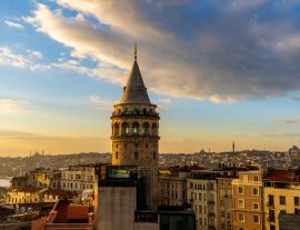 Lais Puzzle - Istanbul Galata Tower Blick von oben. Natürliche Wolken und blauer Himmel - 1.000 Teile
