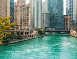 Lais Puzzle - Chicago River mit Booten und Verkehr in Downtown Chicago - 1.000 Teile