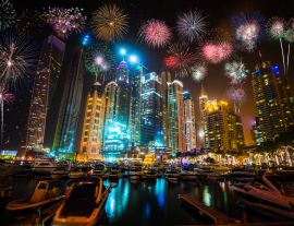 Lais Puzzle - Feuerwerk am nächtlichen Jachthafen von Dubai, Vereinigte Arabische Emirate - 1.000 Teile