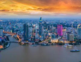 Lais Puzzle - Luftaufnahme von Ho-Chi-Minh-Stadt Skyline und Wolkenkratzer in der Mitte des Herzens Geschäft in Ho-Chi-Minh-Stadt im Zentrum. Panorama der Stadtlandschaft auf Saigon Fluss in Ho Chi Minh Stadt in Vietnam bei Sonnenuntergang Szene - 1...