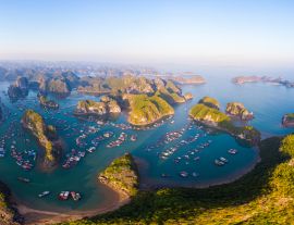 Lais Puzzle - Luftaufnahme des Sonnenuntergangs in der Bucht von Lan Ha und der Insel Cat Ba, Vietnam, einzigartige Kalksteinfelseninseln und Karstformationen im Meer, schwimmende Fischerdörfer und Fischfarmen - 1.000 Teile