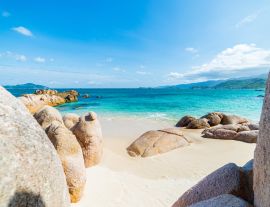 Lais Puzzle - Traumhafter tropischer Strand mit türkisfarbenem, transparentem Wasser und einzigartigen Felsbrocken, Cam Ranh Nha Trang Vietnam - 1.000 Teile