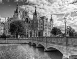 Lais Puzzle - Schloß von Schwerin in schwarz weiß - 1.000 Teile