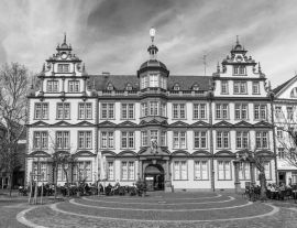 Lais Puzzle - Fassade des Gutenberg-Hauses in Mainz in schwarz weiß - 1.000 Teile