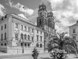 Lais Puzzle - Rathaus mit Kathedrale Sainte Croix d Orleans, Orleans in schwarz weiß - 1.000 Teile