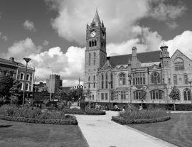 Lais Puzzle - Londonderry in Nordirland in schwarz weiß - 1.000 Teile