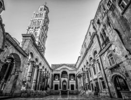 Lais Puzzle - Der Diokletianspalast in Split, Kroatien - Der berühmte Diokletianspalast ist ein antiker Palast, der für Kaiser Diokletian im historischen Zentrum von Split, Kroatien, errichtet wurde in schwarz weiß - 1.000 Teile