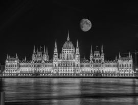 Lais Puzzle - Superblutmond in Budapest, Ungarn in schwarz weiß - 1.000 Teile