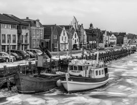 Lais Puzzle - Der Hafen von Husum im Winter in schwarz weiß - 1.000 Teile