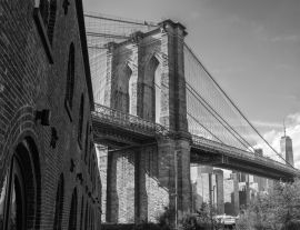 Lais Puzzle - Brooklyn Bridge an einem sonnigen Tag, aufgenommen vom Brooklyn Bridge Park, New York City in schwarz weiß - 1.000 Teile