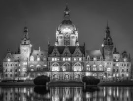 Lais Puzzle - Neues Rathaus von Hannover zur blauen Stunde in schwarz weiß - 1.000 Teile